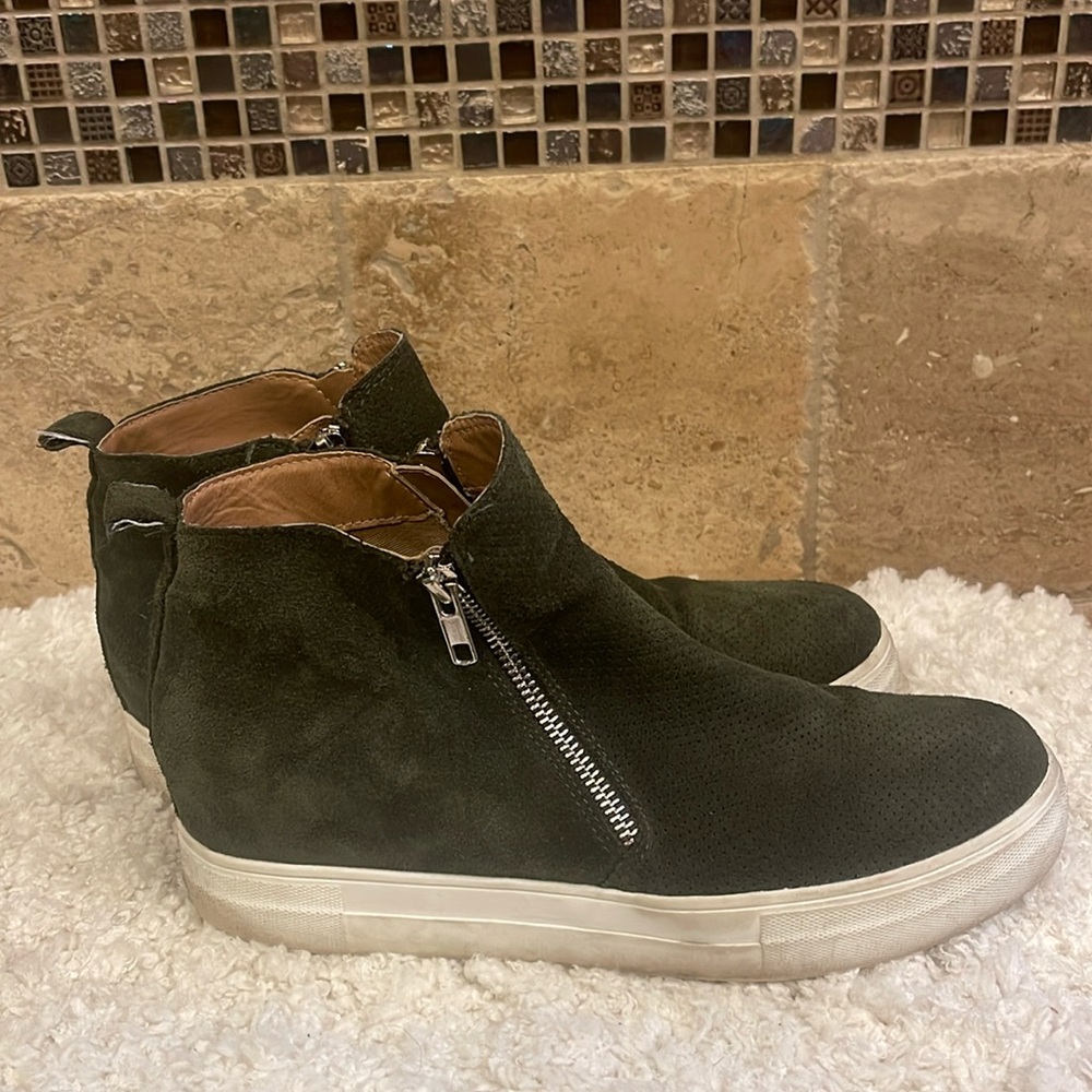 Steve Madden suede slip on shoes